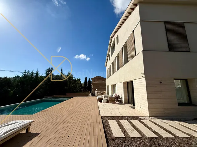 Exclusiva casa moderna de diseño de 627 m2 con piscina, jard - foto 2