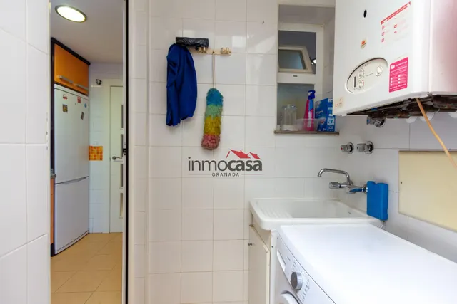 PISO EN EL CENTRO DE ARMILLA, CON GARAJE  Y TRASTERO. — 13