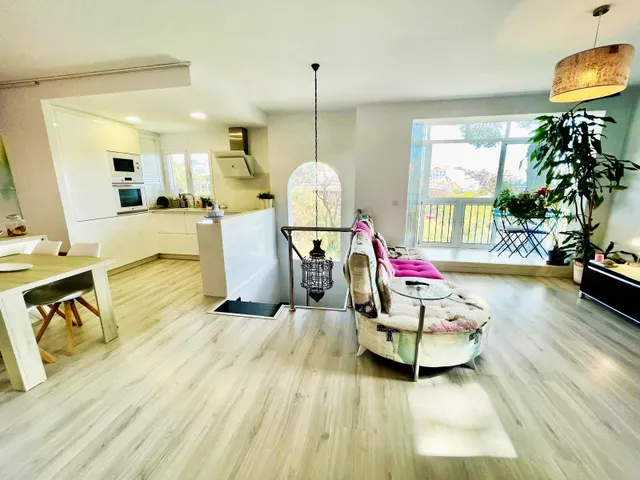 Casa de dos dormtorios con vistas al mar ya la montaña en Benalmádena, Costa del Sol — 7