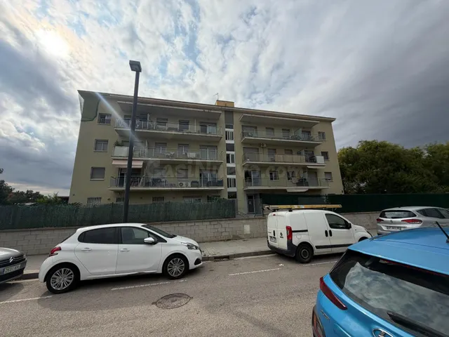 Piso de 2 habitaciones con parking y ascensor — Vilatenim, F