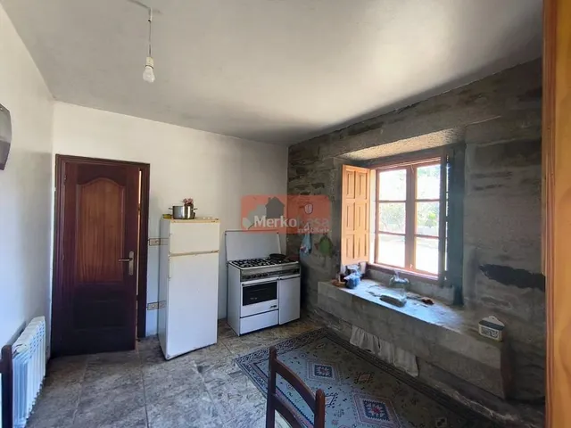 Casa de piedra gallega en venta en Begonte: espacio, encanto y tranquilidad — 6