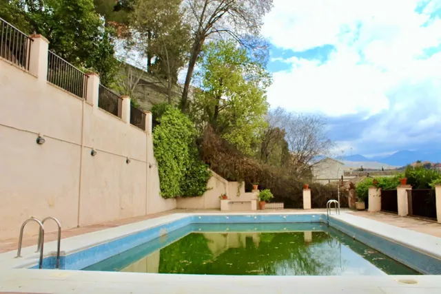 GRANADA — 9