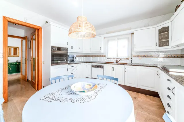 ELEGANTE CASA ESQUINERA DE ESTILO INGLÉS CON VISTAS AL MAR — 13
