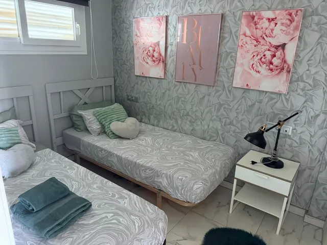 Apartamento reformado con piscina y parking comunitario — 11