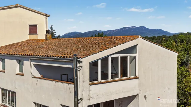 Girona, Domeny | Gran Oportunidad: Edificio de 702 m2 con Taller, Vivienda y Patio — 25