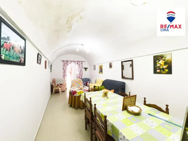 CASA CUEVA CON CUEVA PARA ANIMALES O RESTAURAR - foto 2