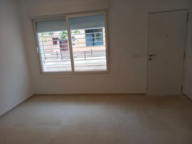 SE ALQUILA VIVIENDA — 2