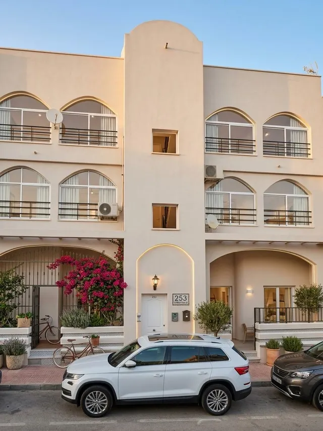 Bungalow alto orientado al sur con gran solárium privado a tan sólo 750 metros de la playa — 11