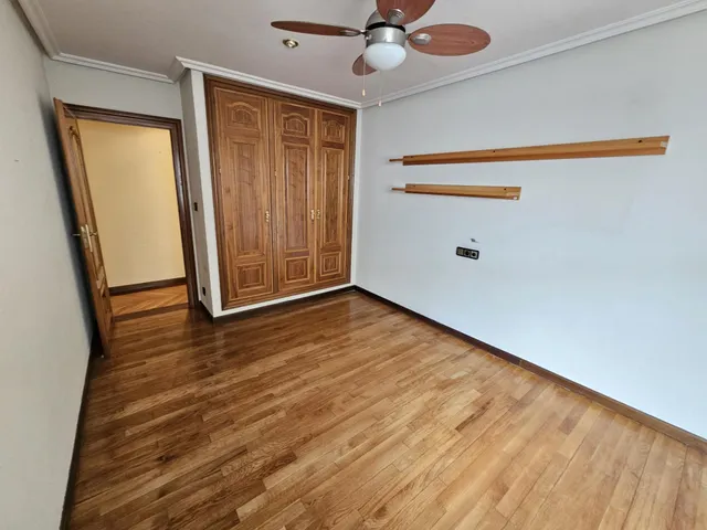 Exclusividad, amplitud y confort en el centro de Salamanca, 3 amplios dormitorios y plaza de garaje cerrada — 17