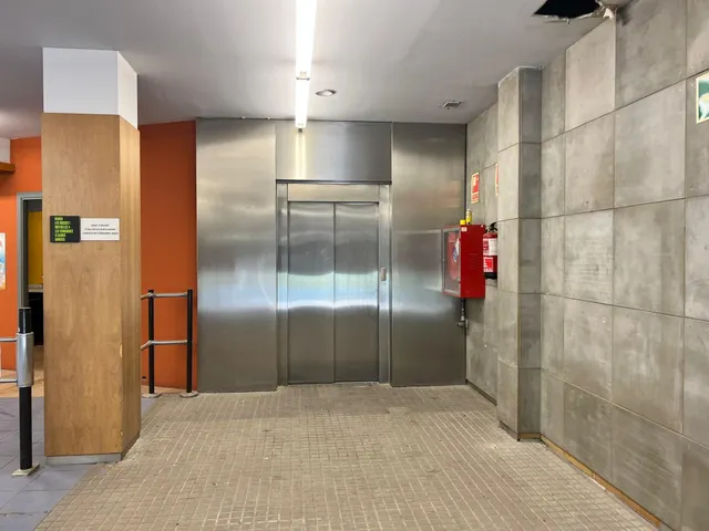 Amplio local comercial en el centro de Alcover. — 4