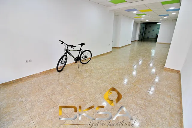 Local comercial con posibilidad de cambio a vivienda en el G - foto 4