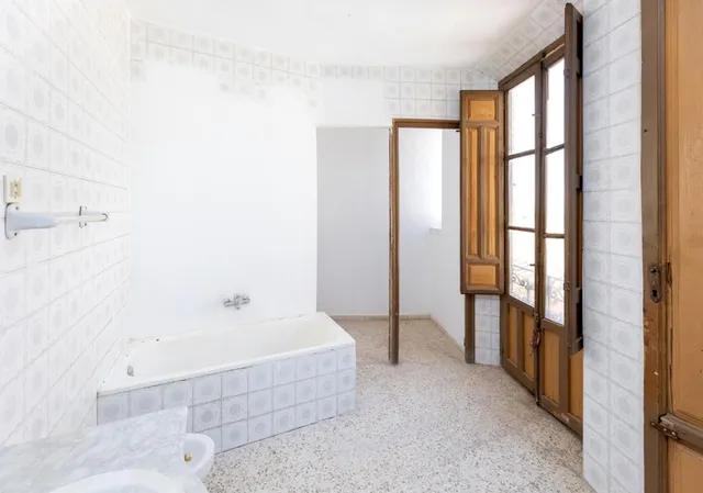 EXCLUSIVA ULTIMA PLANTA CON VISTAS EN GRAN VIA — 28
