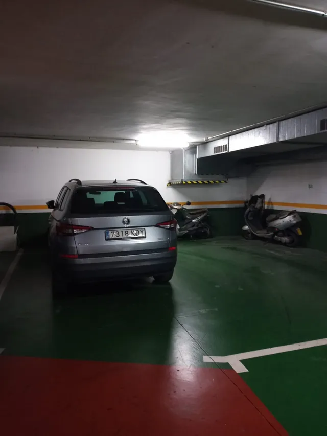 GRAN PLAZA DE PK. EL CENTRO CON CAPACIDAD PARA TRES VEHICULOS — 4