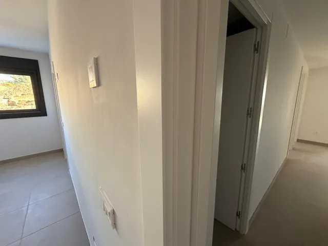 Vivienda moderna en urbanización privada Mijas con vistas al mar — 36
