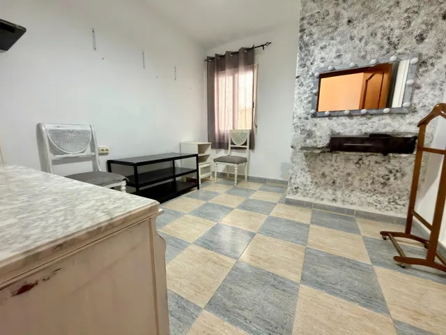 Amplio piso con terraza, 3 dormitorios y posibilidad de 4 en Av. Barcelona – Viñuela – Rescatado — 17
