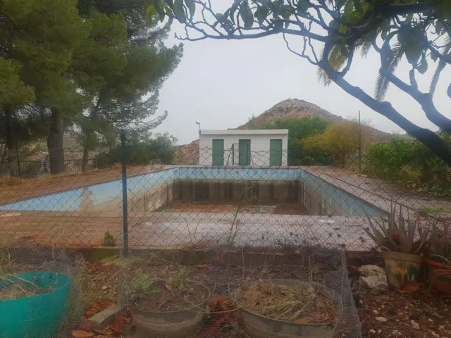 EXCELENTE CHALET A 2 MINUTOS DE PETRER — 4