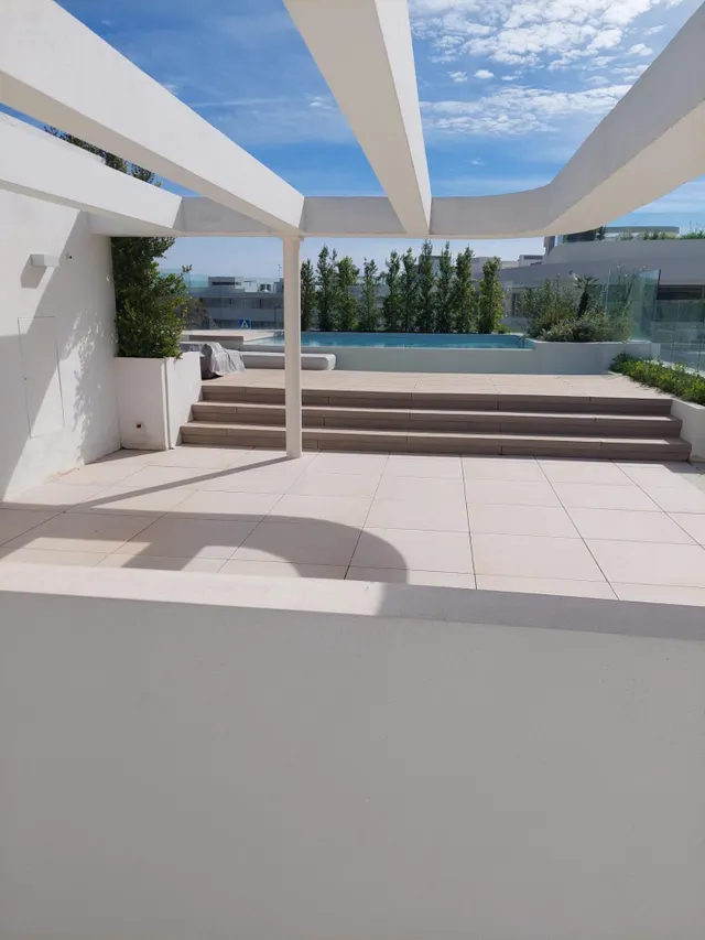 Espectacular Ático de Lujo con solarium, piscina privada y vistas al mar. 4 dormitorios y 4 baños. Benahavis — 18