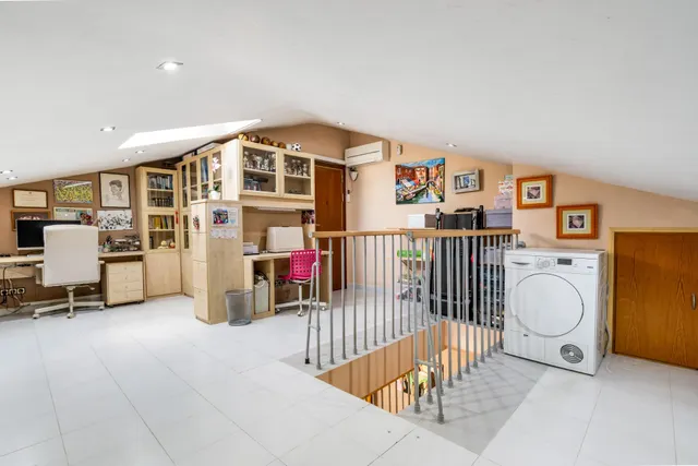 Dúplex  con 3 dormitorios mas buhardilla, 2 baños, balcón, vistas panoramicas. — 22