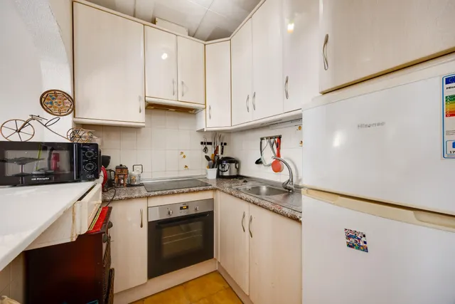 Bungalow sin vecinos arriba de 1 dormitorio con patio en Nueva Torrevieja — 9