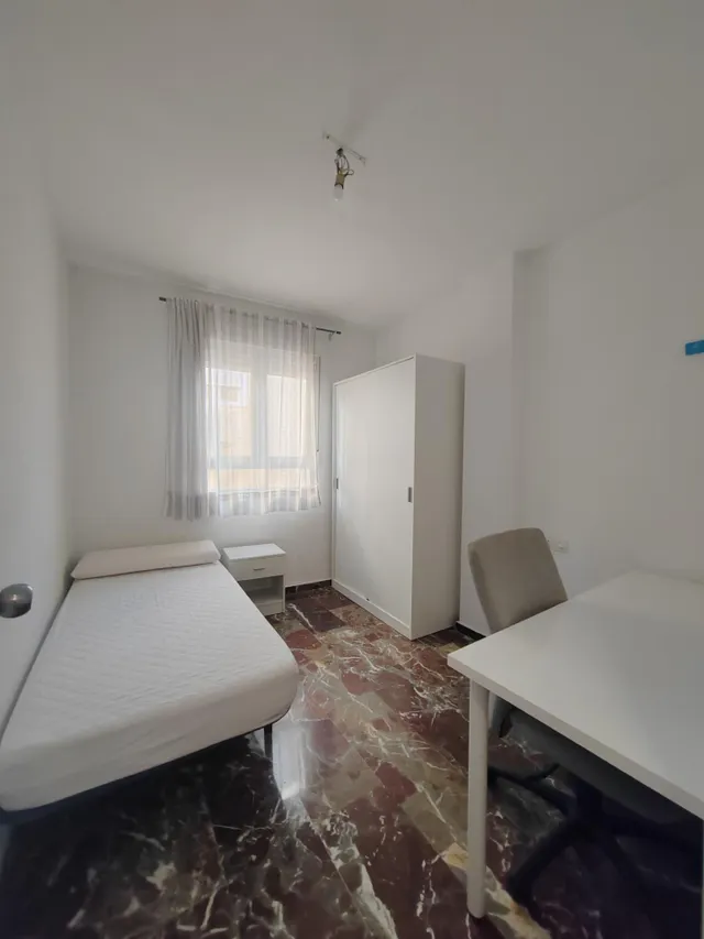 SE ALQUILA HABITACIÓN EN MILLÁN DE PRIEGO. — 17
