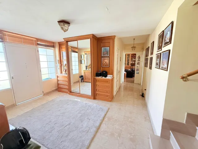 VENTA EN PLENO DOMINIO · Gran chalet de 545 m2 con placas solares y parcela privada de 3.000 m2 · Boadilla del Monte — 33