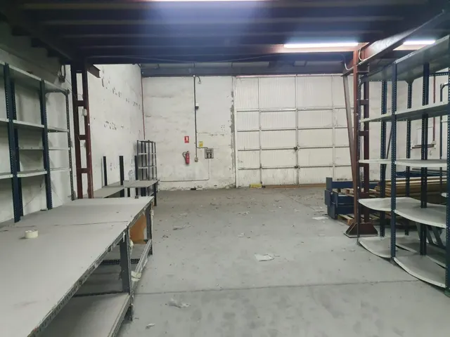 NAVE EN VENTA JUNTO A LA AVENIDA DE HYTASA - foto 2