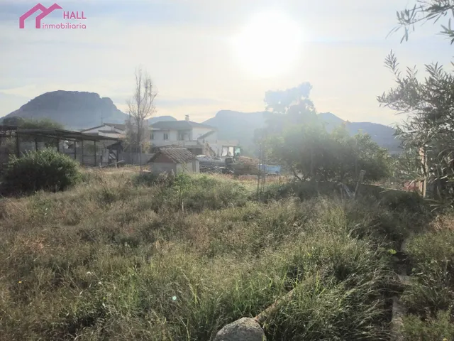 PARCELA CON VIVIENDA Y NAVE — 12