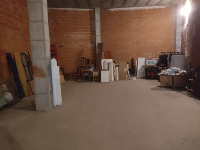 LOCAL COMERCIAL CON EXCELENTE UBICACIÓN — 4