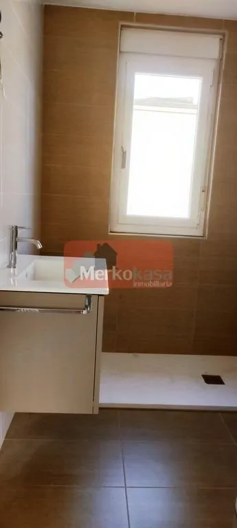 SE VENDEN CHALETS INDEPENDIENTES DE OBRA NUEVA  Y CON FINCA CERRADA DE 650M2 CERCANO A LUGO — 43