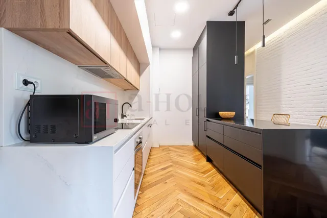 Piso reformado, listo para entrar a vivir con balcones y todo exterior en la nova esquerra de l' eixample — 12