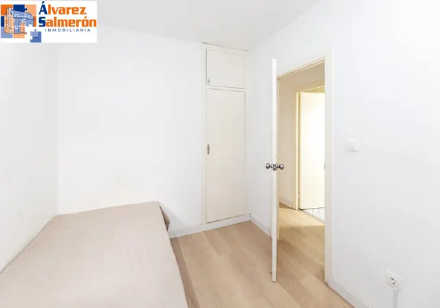 ¡Oportunidad Única en Granada! Piso Espectacular  en Plaza de Gracia — 25