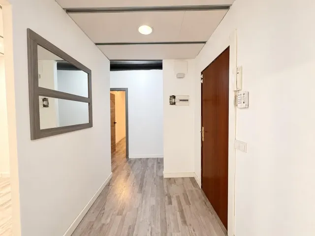Amplio piso de 6 habitaciones en el centro histórico de Manresa — 5