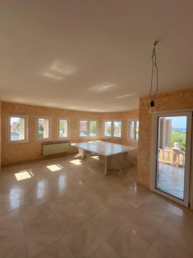 Chalet luminoso con vistas al mar en Creixell, zona La Masó. 3 habitaciones dobles, 2 baños , garaje y parcela de 1411 m2. — 26