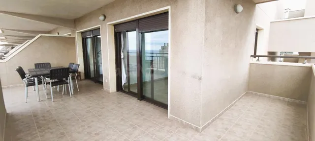 ALQUILER DE MAGNIFICO PISO CON VISTAS AL MAR — 4