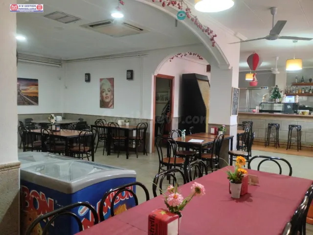 SE VENDE CAFETERIA Y VIVIENDA EN EL CENTRO DE PEDRO MUÑOZ(CI - foto 4