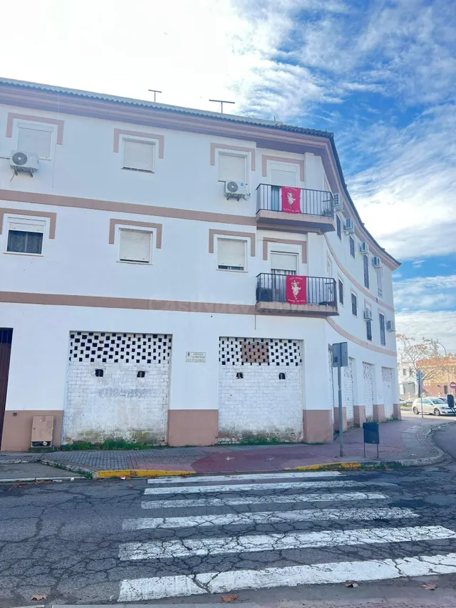 LOCAL COMERCIAL EN LA AVDA DEL SXXI - foto 3