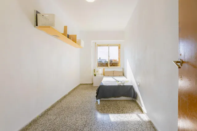 Piso con gran balcón en Avenida Burjasot — 5