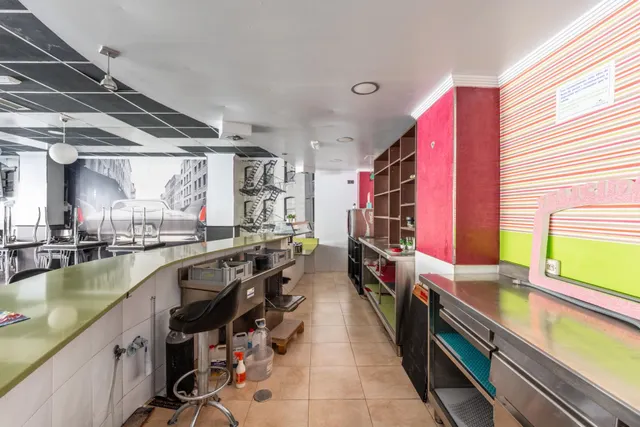 Se Vende Local Comercial Bar-Cafetería Calle Almería 9 — 15