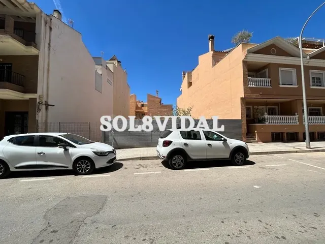 SOLAR URBANO EN EL CENTRO DE ORIHUELA. La propiedad está fre