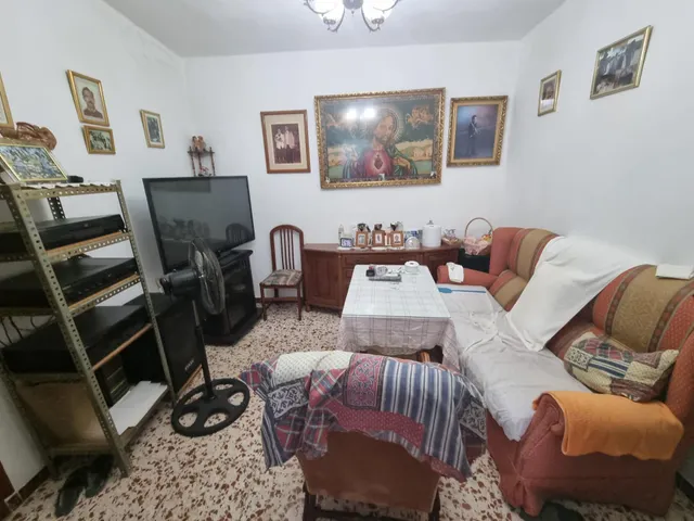 SE VENDE CASA EN PRIMERA PLANTA EN PATIO DE VECINOS EN ZONA 
