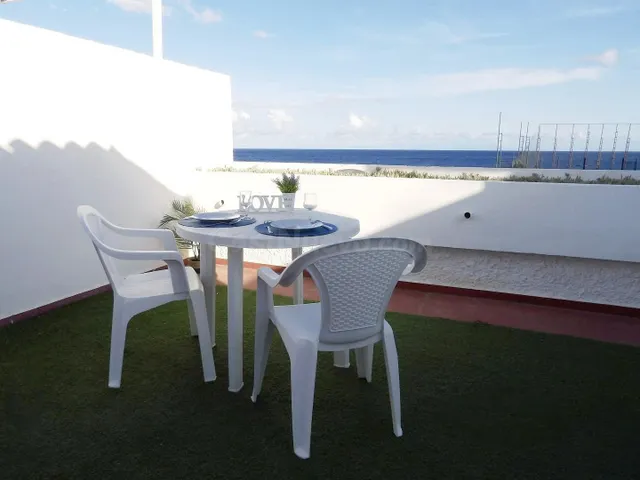 Dúplex con vistas al mar, terraza y piscina en Las Caletilla