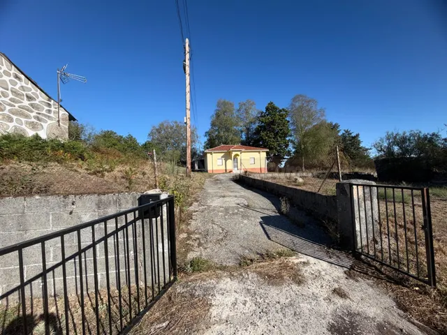 Encantadora Casa de Pueblo en Montederramo a un Precio Inmej