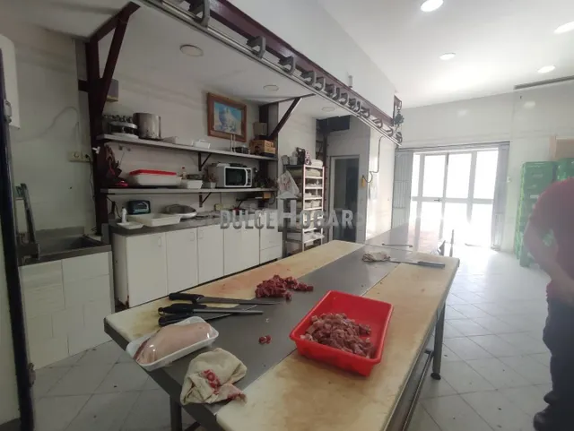 EXCELENTE LOCAL EN MALAGA, EL PERCHEL, IDEAL PARA RUBRO ALIM