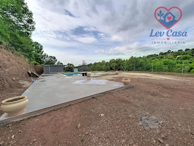FINCA DE 10.400 M2 CON PISCINA EN SIERRA ESPUÑA — 120.000 € — 35