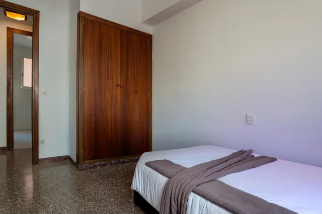 Piso de 3 dormitorios con terraza en el centro de Torredembarra — 17