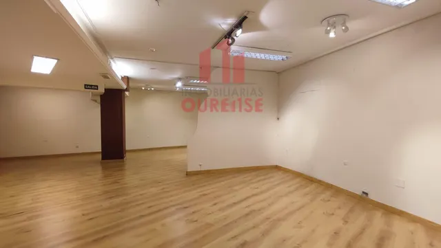 ESPECTACULAR LOCAL COMERCIAL EN EL CENTRO DE OURENSE. — 14