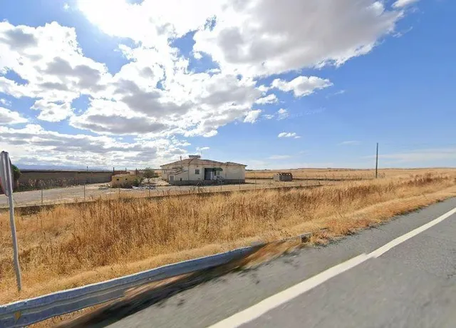 SE VENDE nave industrial OKUPA en C Turégano S/N de Turéga - foto 3