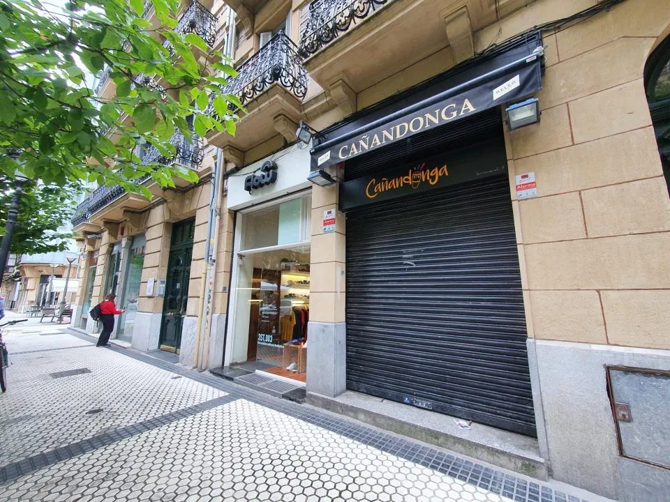 SE VENDE LOCAL COMERCIAL EN EL CENTRO