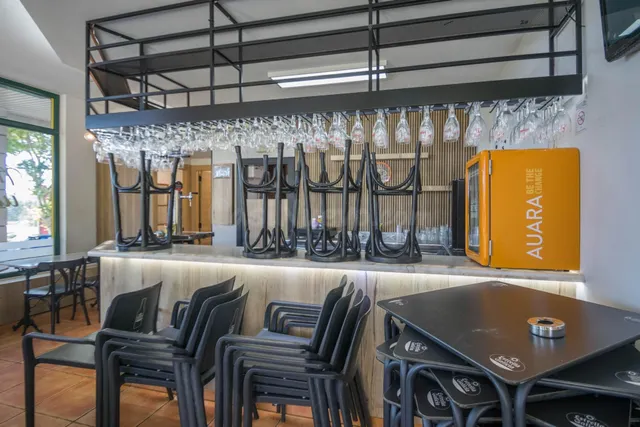GRAN OPORTUNIDAD: CAFETERÍA CON AMPLIA TERRAZA EN EL CENTRO  - foto 4