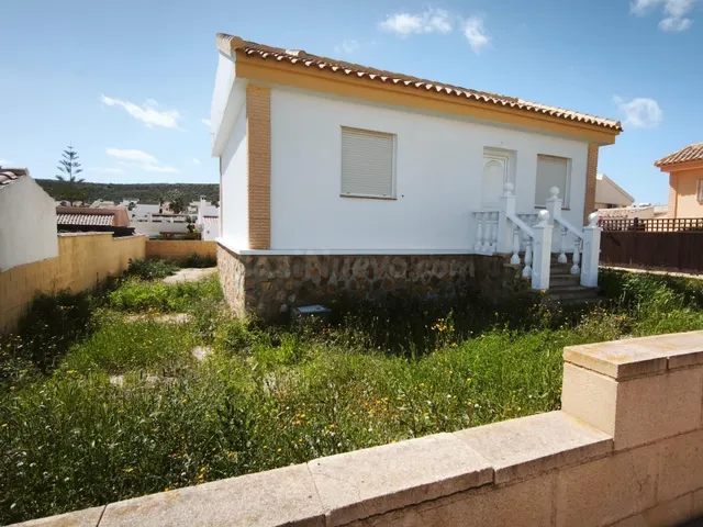 BONITA CASA EN PLANTA BAJA CON PARCELA EN CAMPOSOL — 2